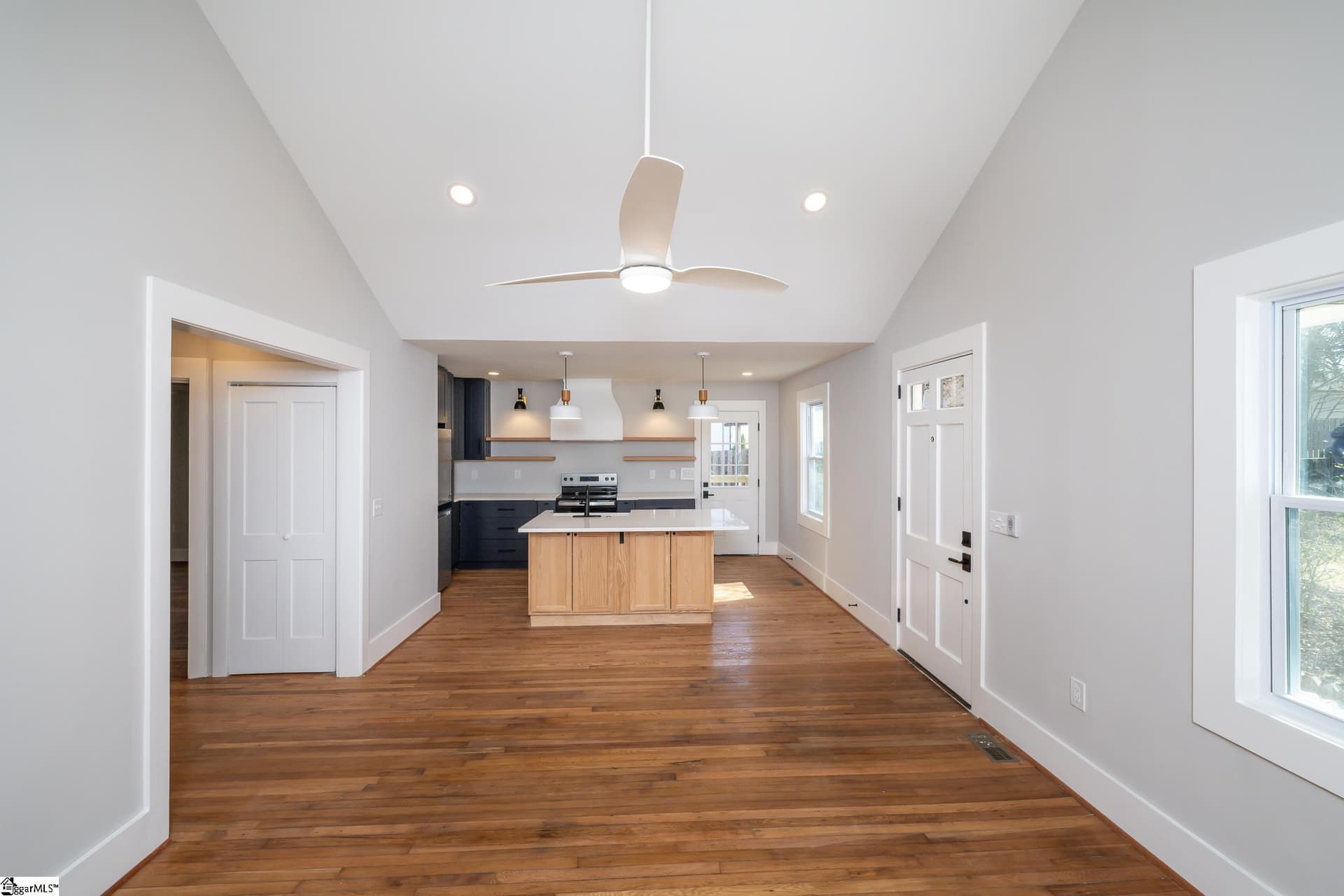 Property image 3 at 8 Amherst Avenue, Greenville, SC 29605