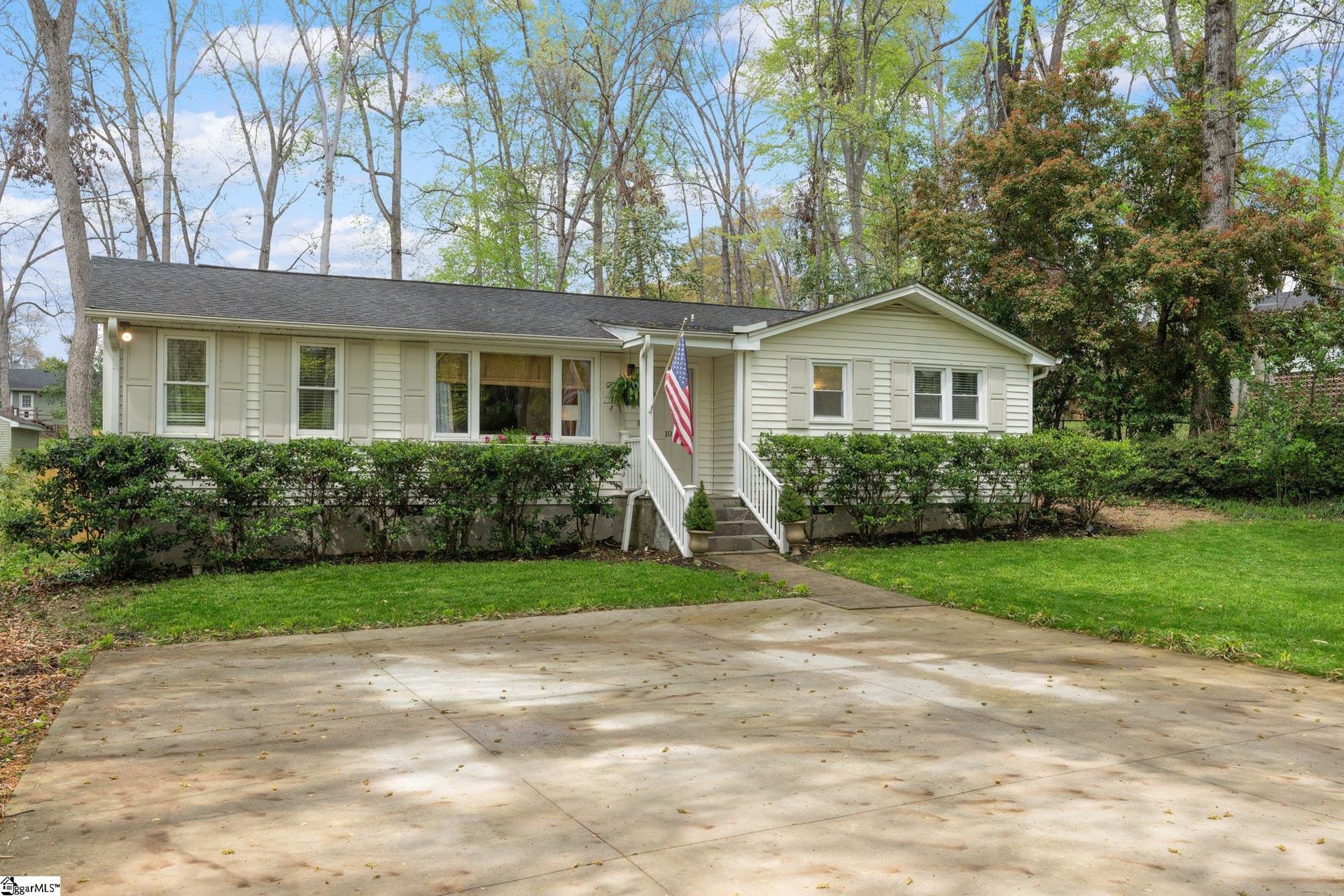 Property image 2 at 10 Nottingham Road, Greenville, SC 29607