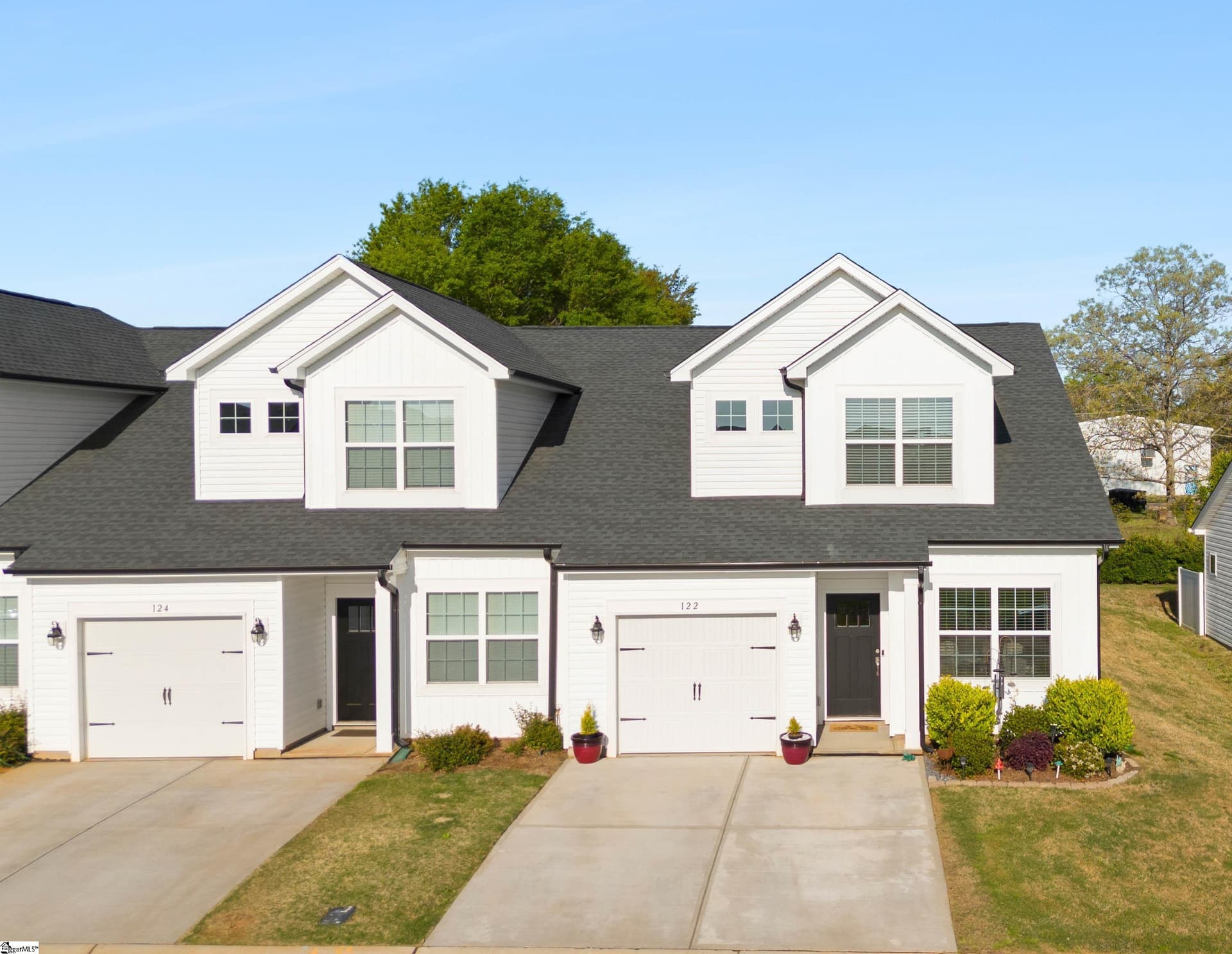 The Pines, Greer Community