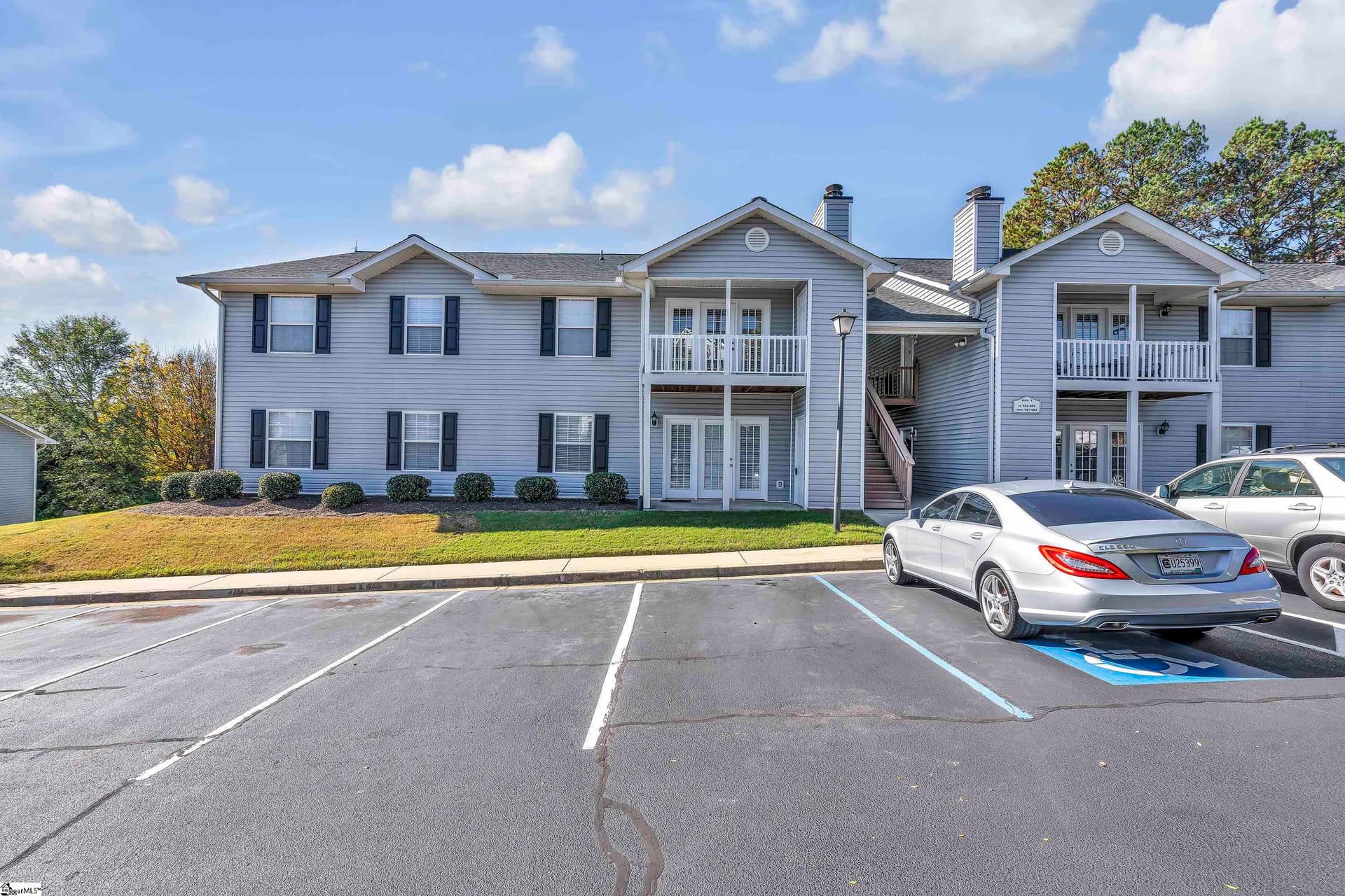 Pelham Square, Greer Community