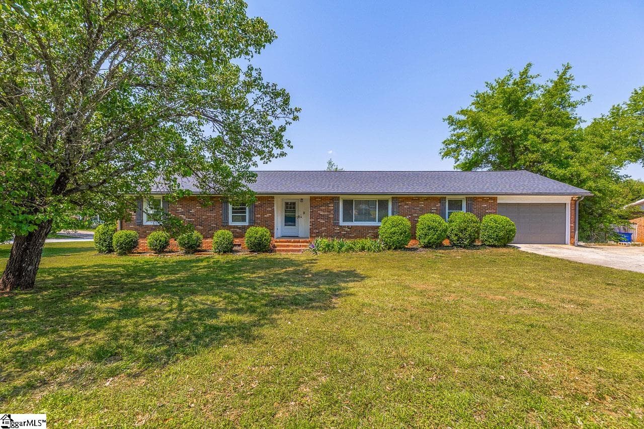 Property image 2 at 1 Wolseley Road, Greenville, SC 29615