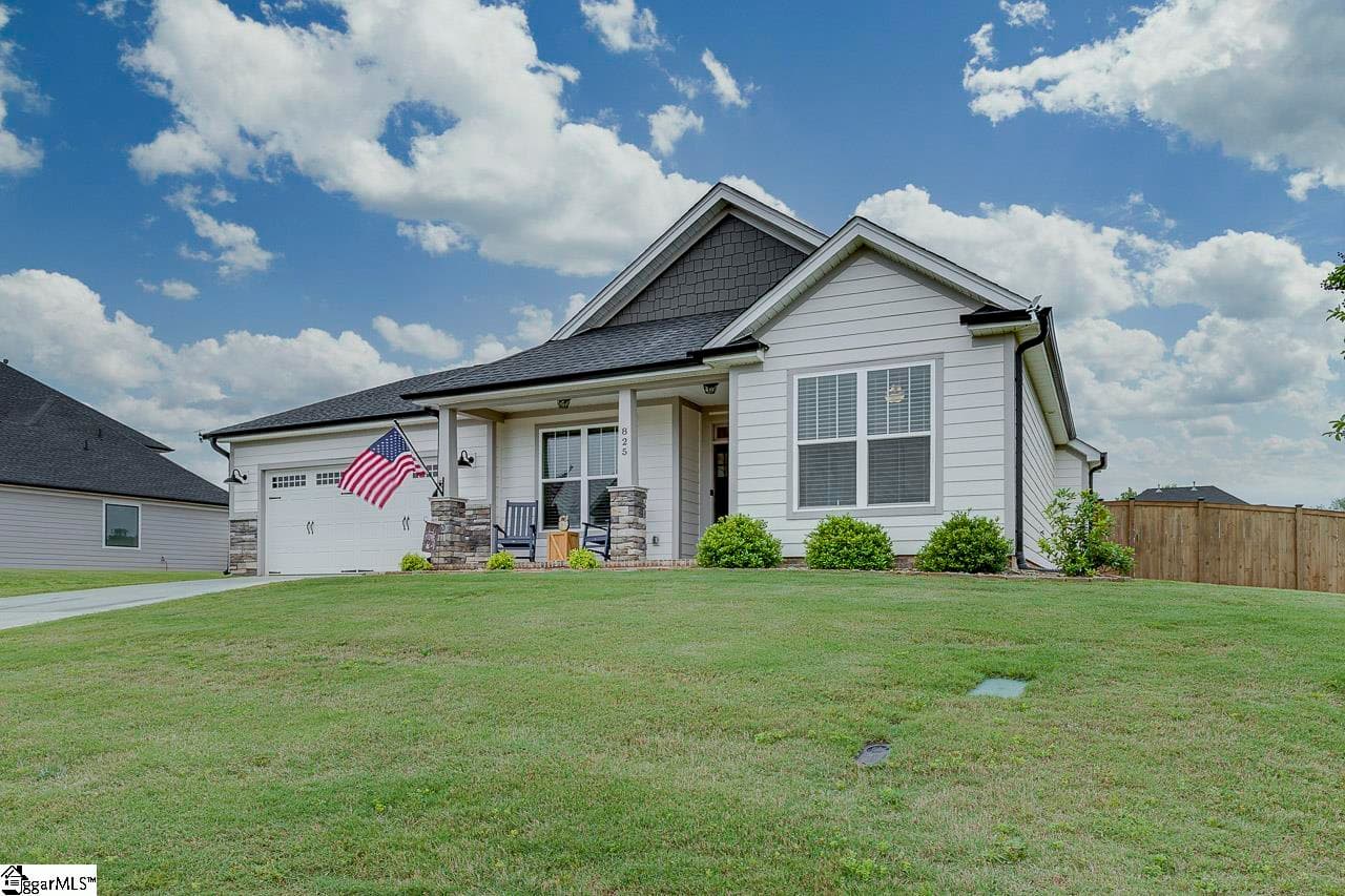 Property image 2 at 825 Grantwood Circle, Greer, SC 29651