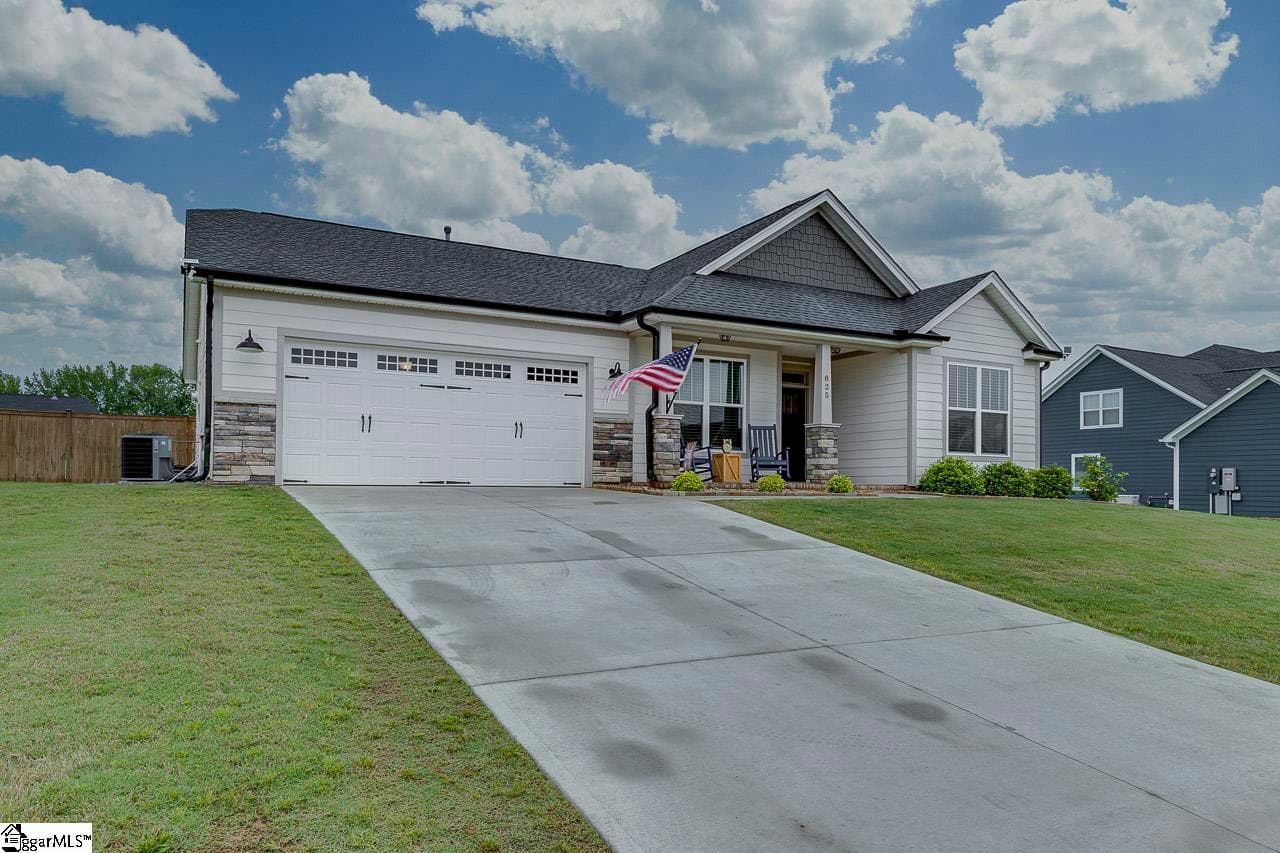 Property image 3 at 825 Grantwood Circle, Greer, SC 29651