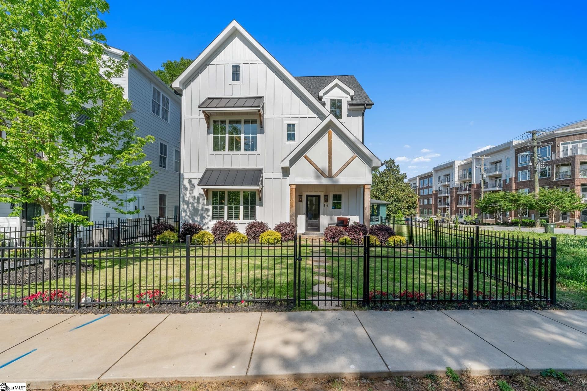 14 Perry Avenue
