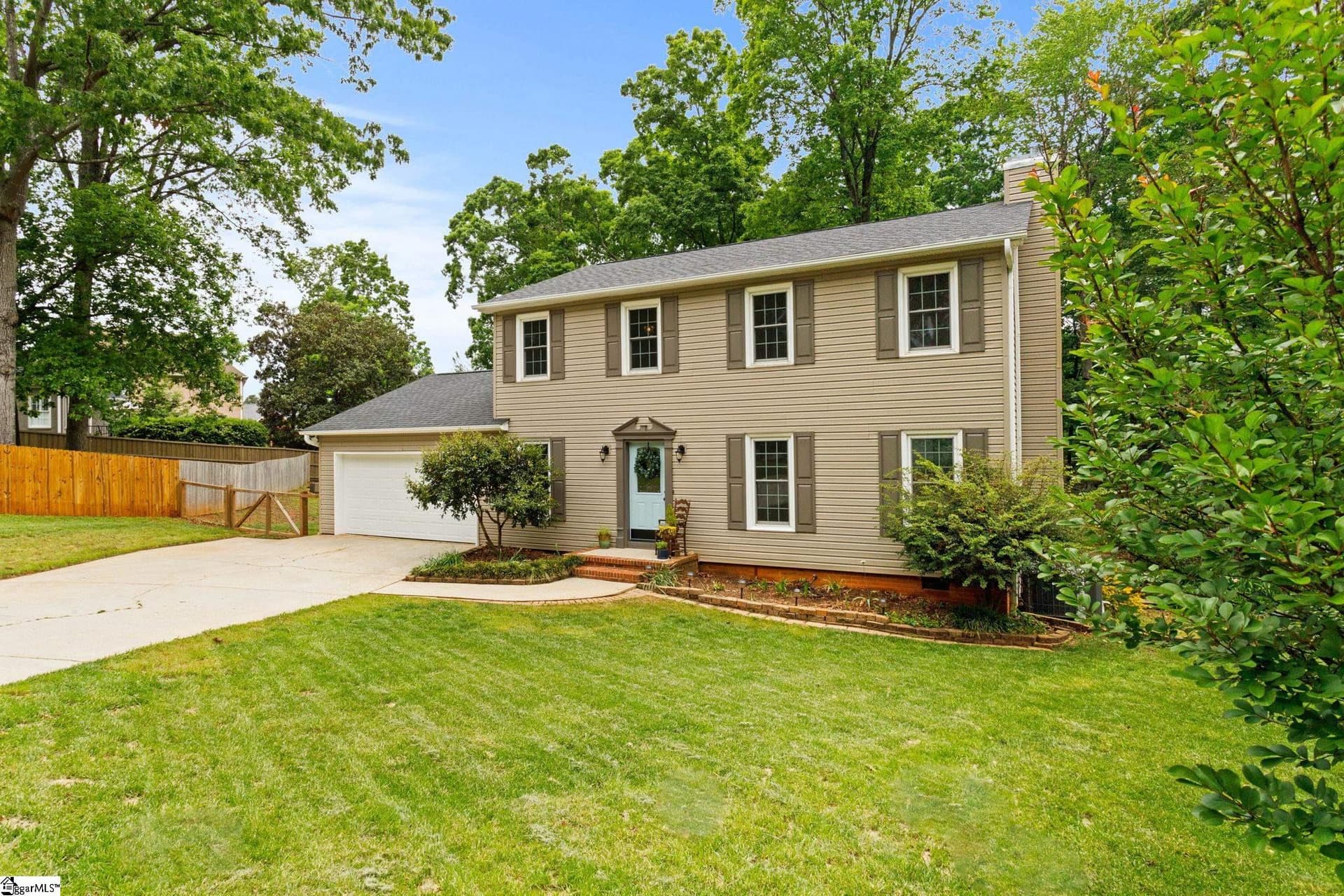 Devenger Place, Greer Community
