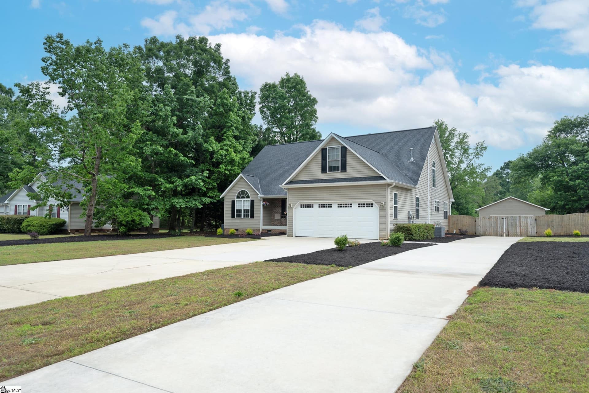 Forest Oaks, Pelzer Community