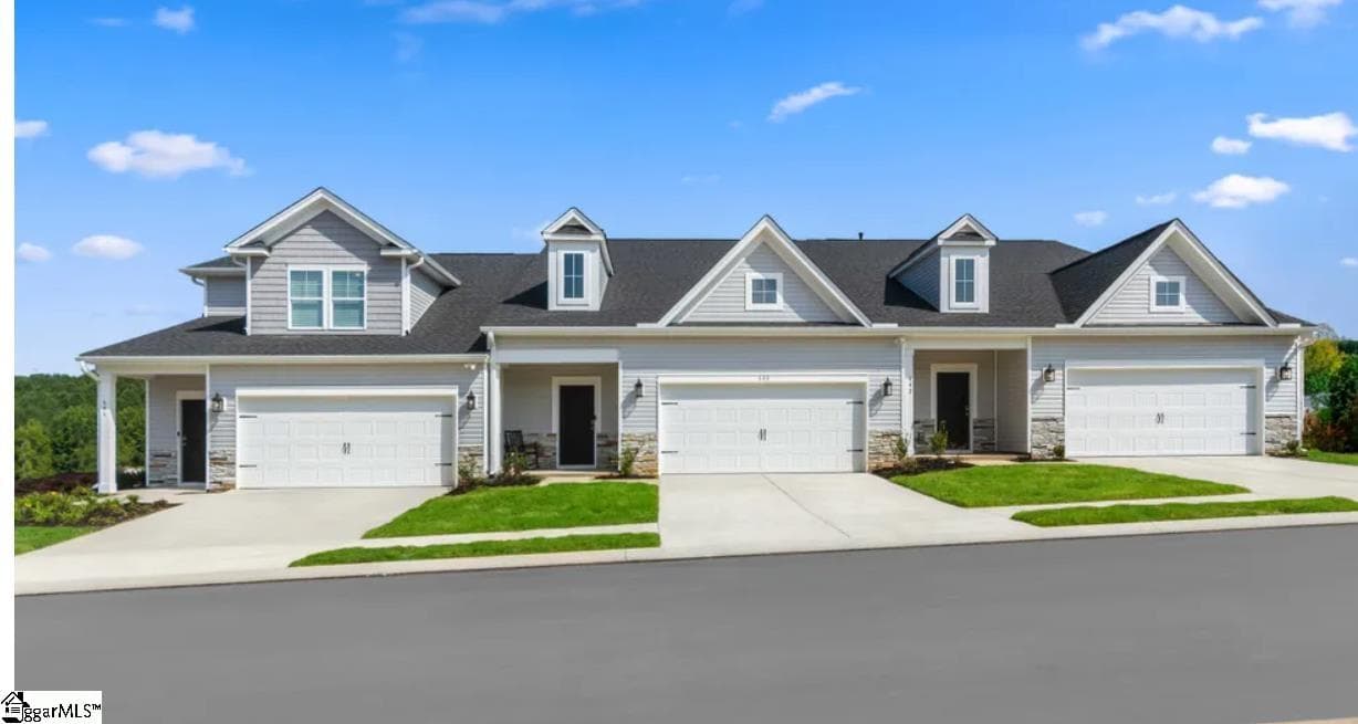 Wyndermere, Greenville Community