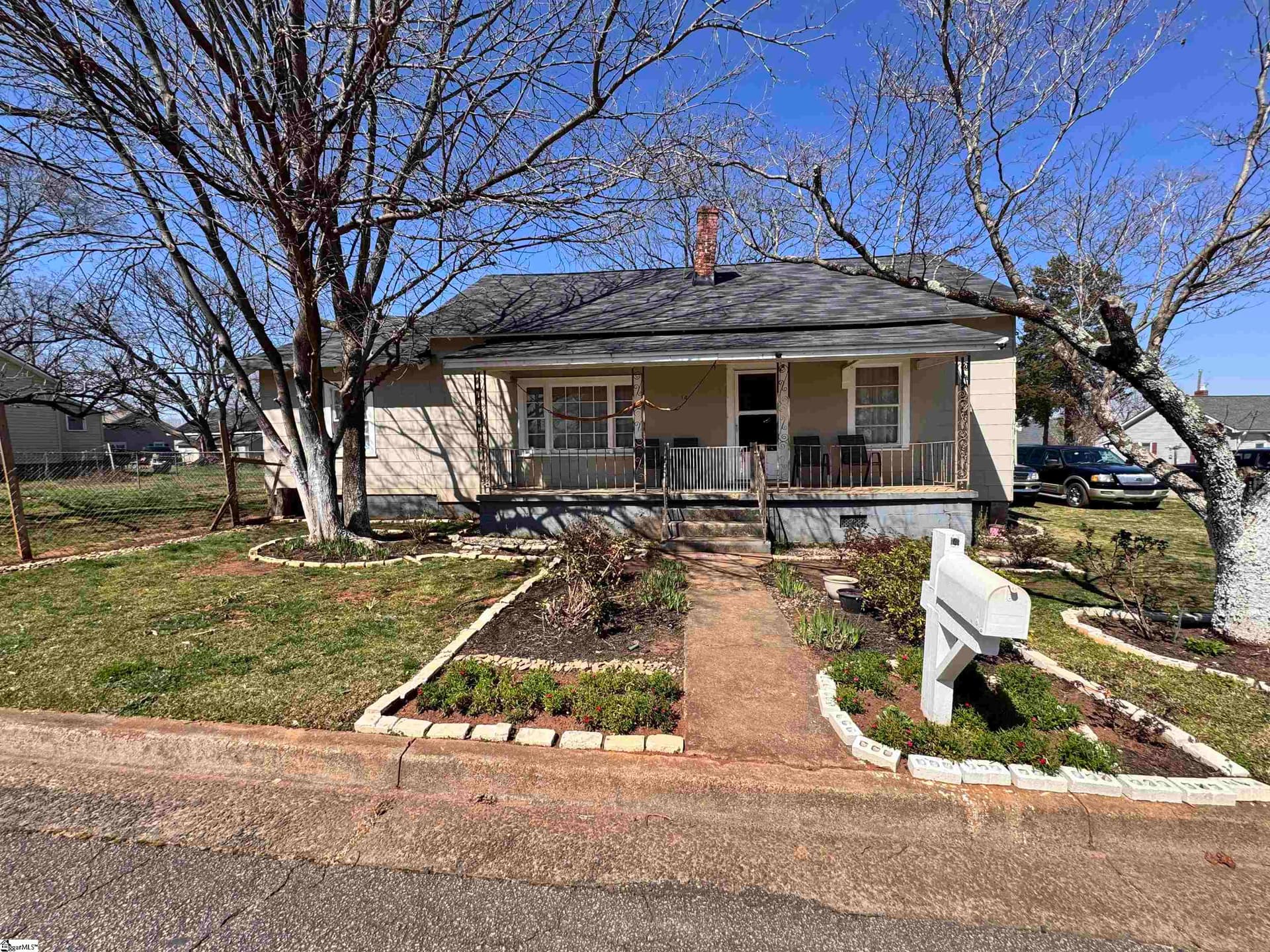 Victor Mill, Greer Community