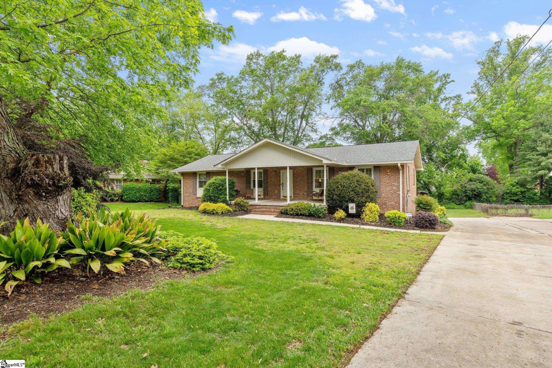 Property image 2 at 703 Edwards Road, Greenville, SC 29615