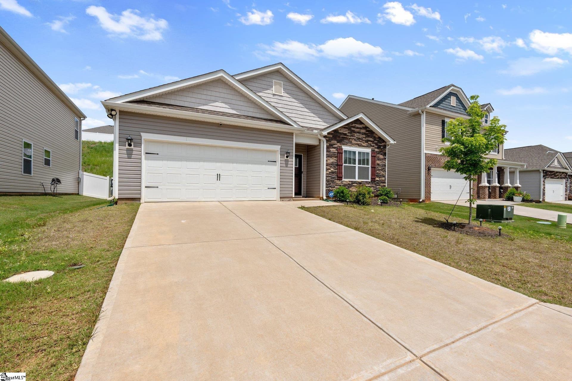 Property image 2 at 51 Oak Edge Lane, Greer, SC 29651
