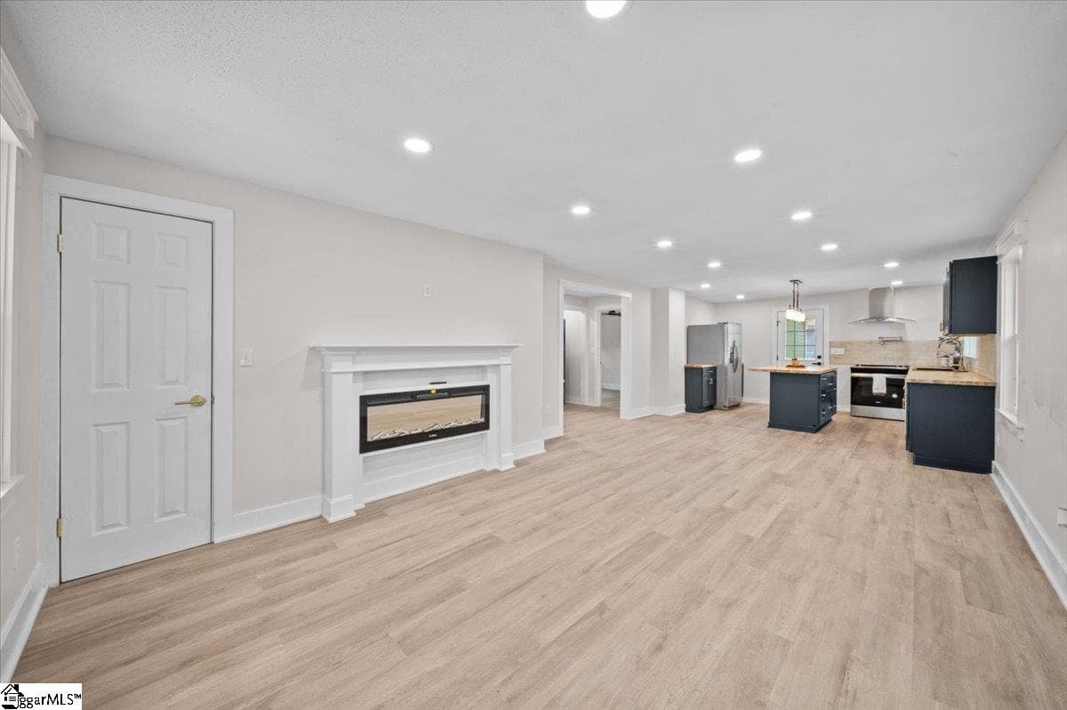 Property image 5 at 105 N Florida Avenue, Greenville, SC 29611