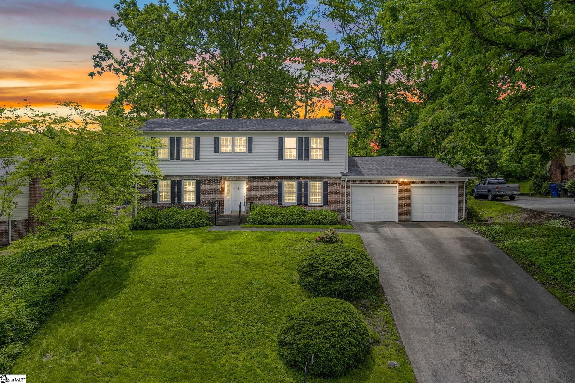 10 E Woodburn Drive