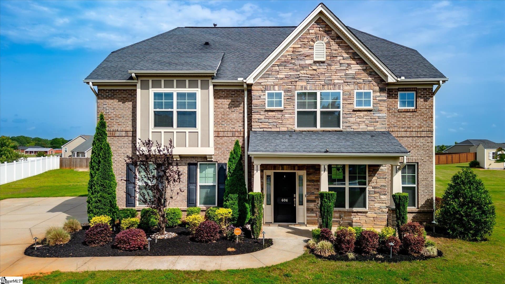 606 N Meadows Lane