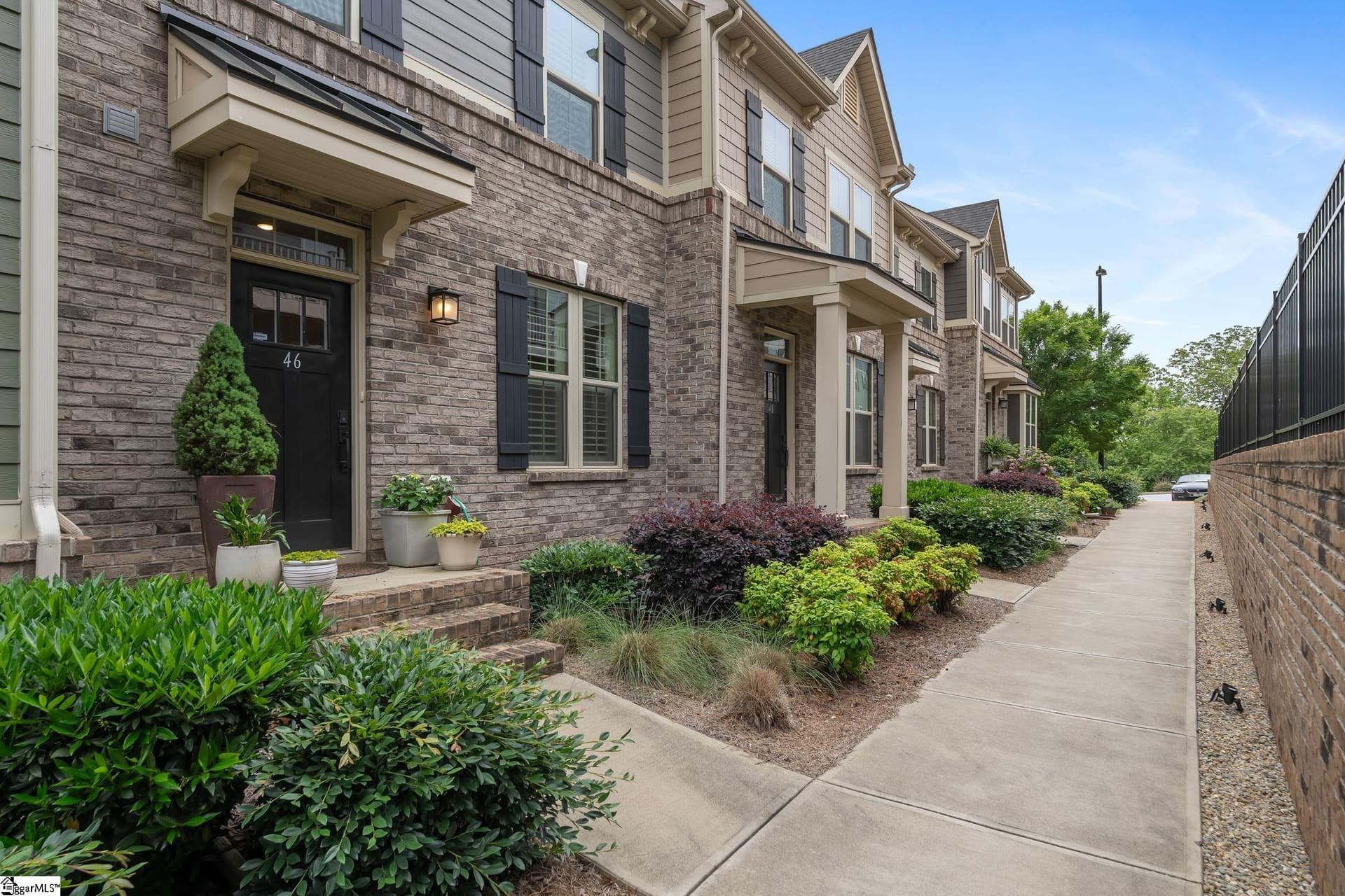Highview Townes, Greenville Community