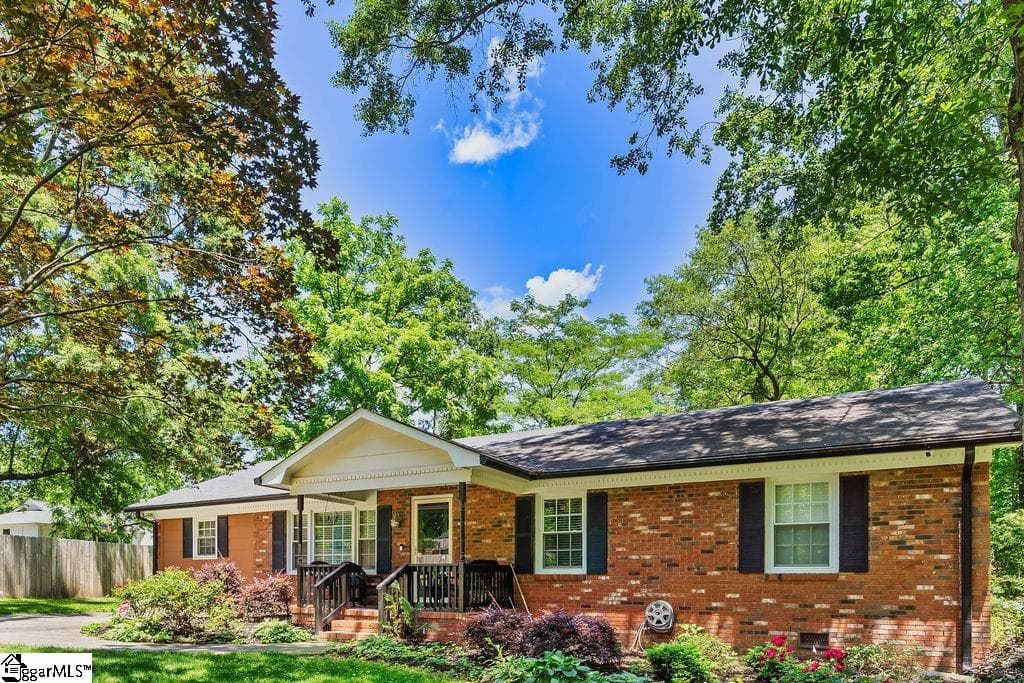 Property image 2 at 3 Creighton Court, Taylors, SC 29687