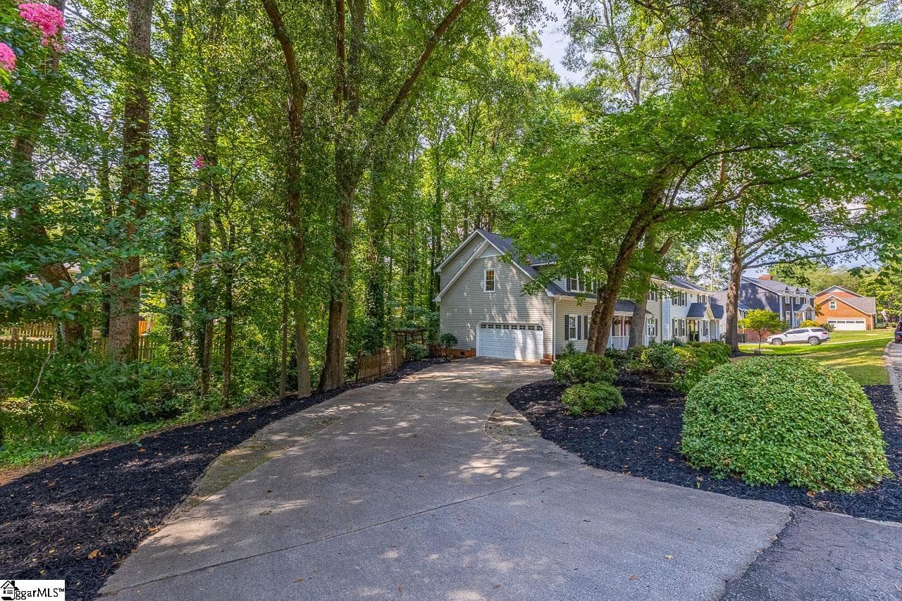 Property image 3 at 215 E Shefford Street, Greer, SC 29650