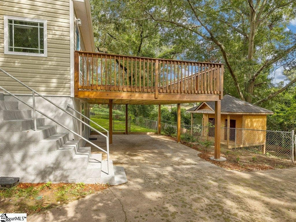 Property image 4 at 562 Lowndes Hill Road, Greenville, SC 29607
