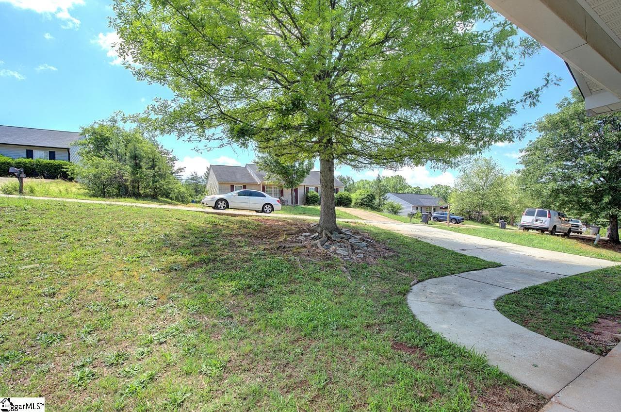 Property image 3 at 212 Riverbreeze Road, Greenville, SC 29611