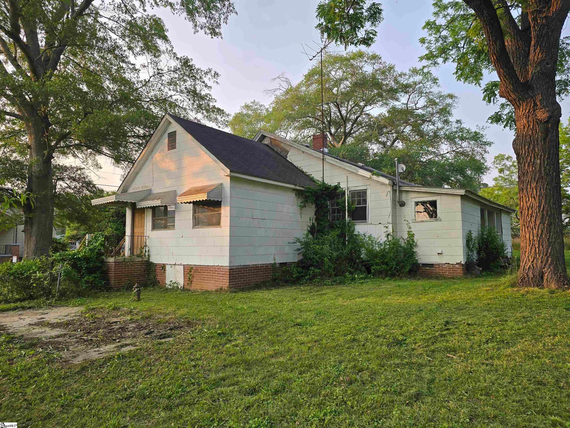Property image 4 at 196 Poplar Street, Clinton, SC 29325