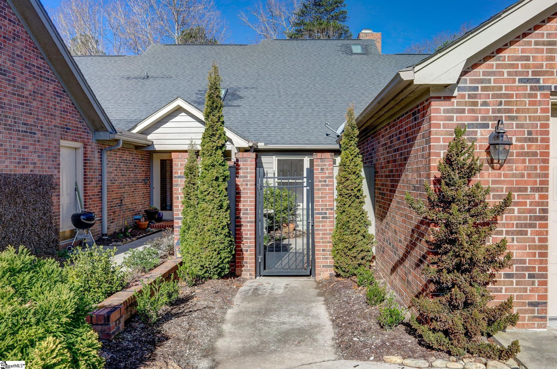 409 Hunters Circle