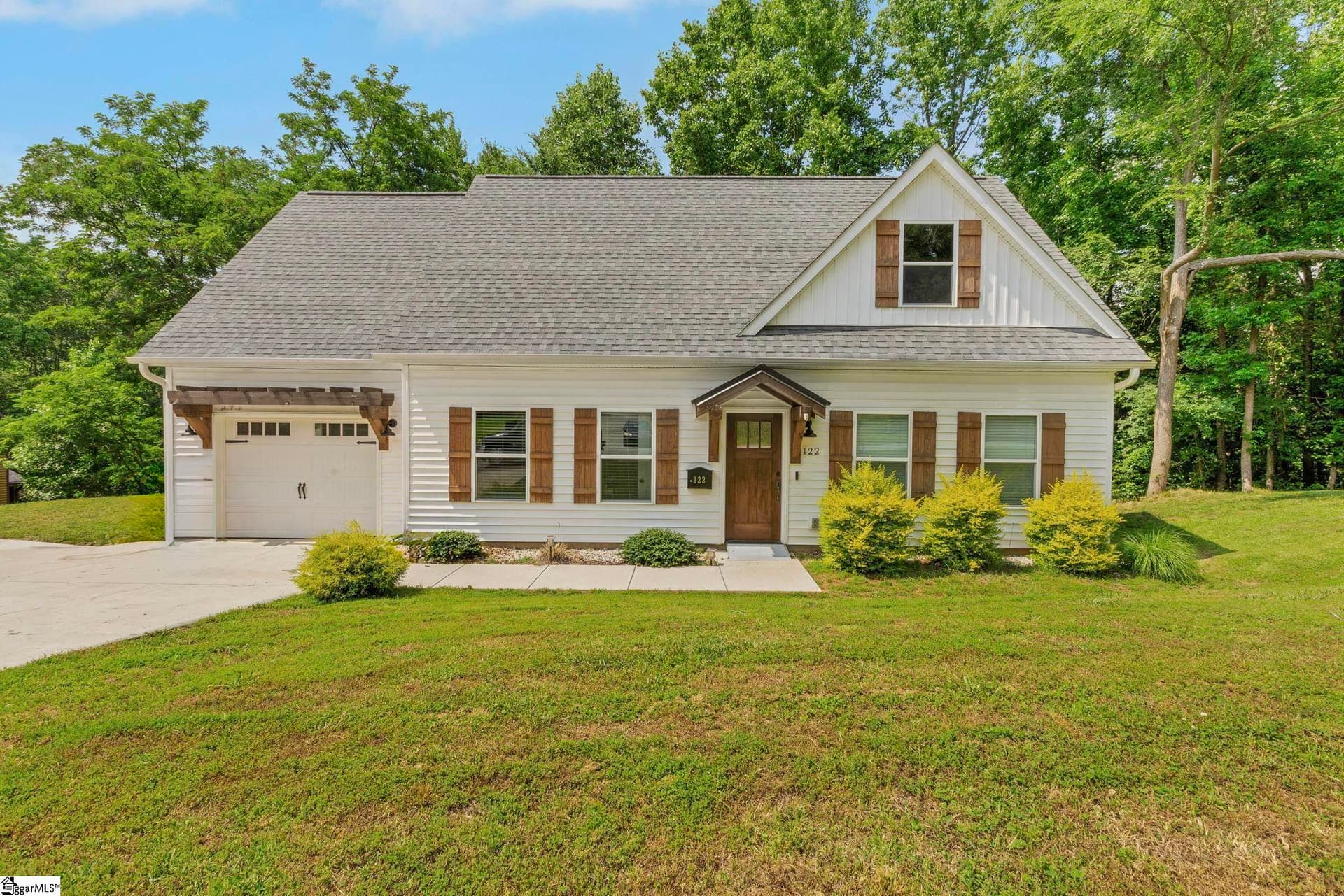 122 Hunters Woods Drive