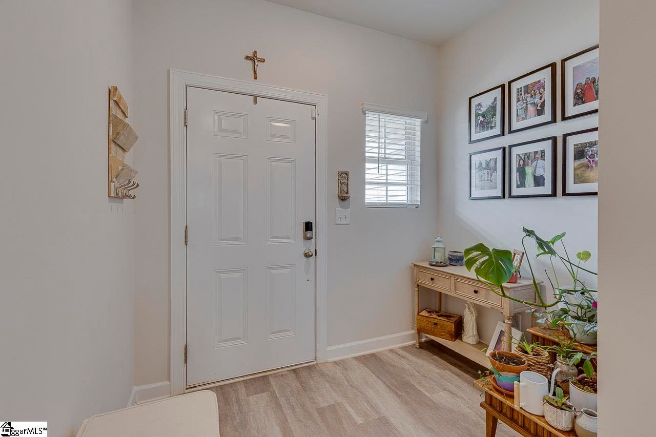 Property image 3 at 404 Hillrock Court, Greenville, SC 29617