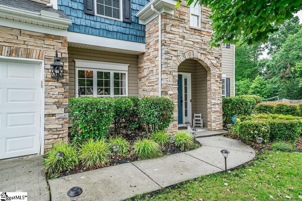 Property image 2 at 9 Peninsula Court, Simpsonville, SC 29681