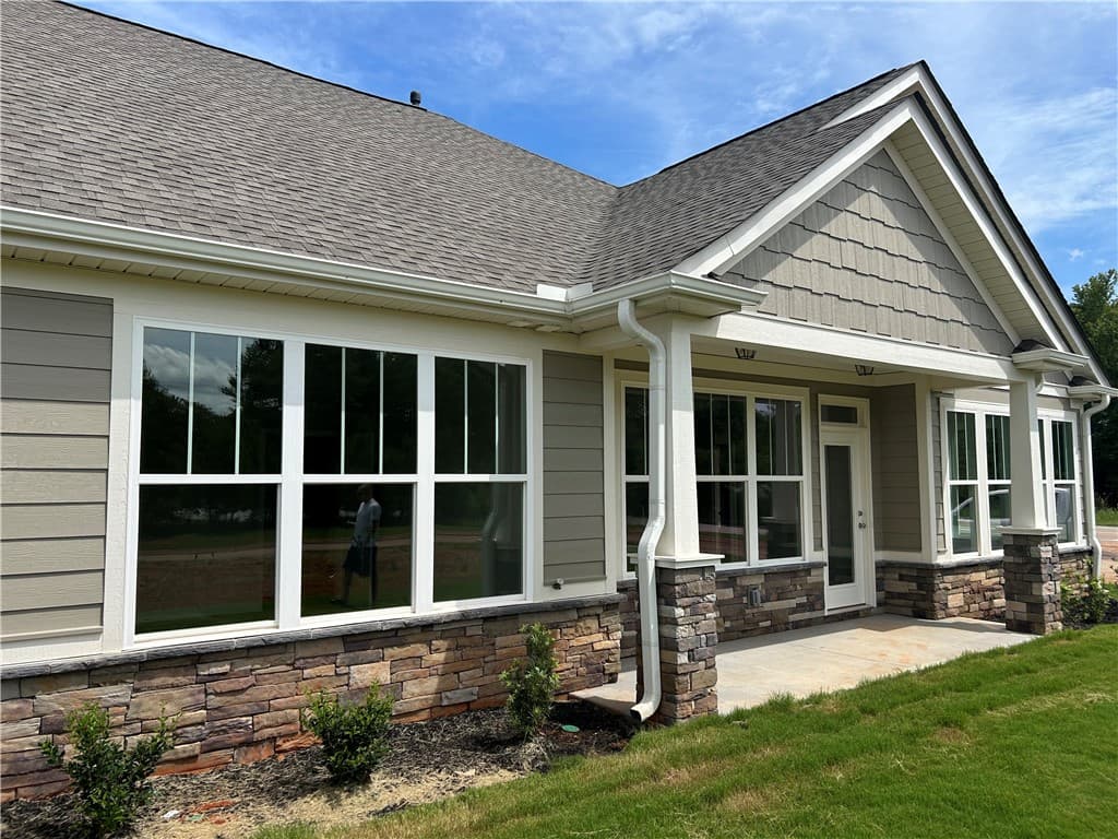 Property image 2 at 260 Meridian Way, Seneca, SC 29672