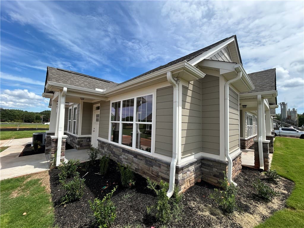 Property image 3 at 260 Meridian Way, Seneca, SC 29672