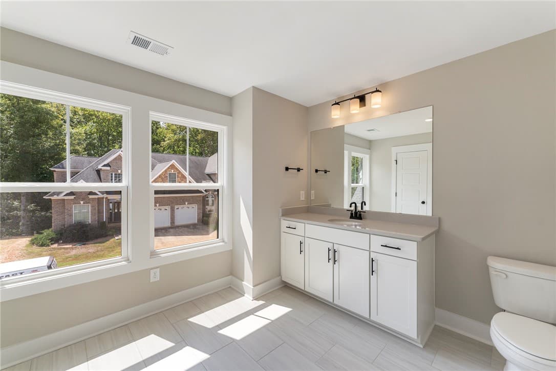 Property image 3 at 305 Breakwater Lane, Seneca, SC 29678