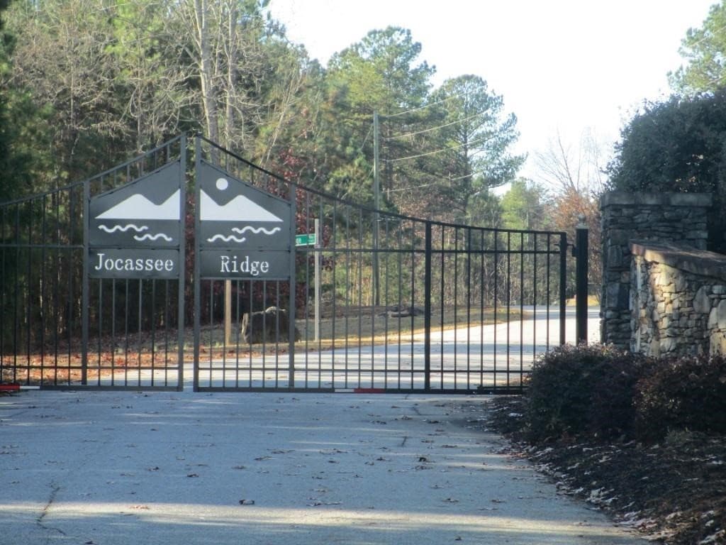 E 23 Jocassee Ridge Way