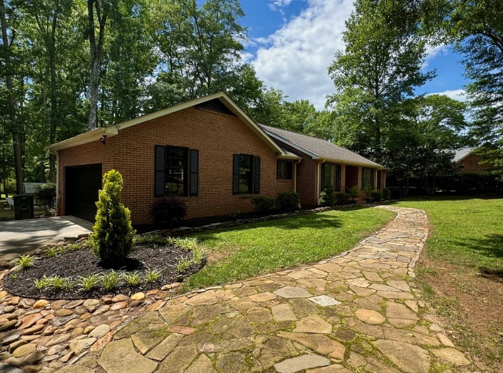 Property image 2 at 102 Wellington Road, Easley, SC 29642