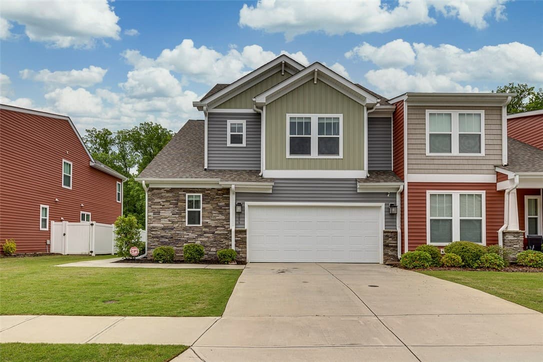 Property image 1 at 106 Creekhaven Lane, Taylors, SC 29687