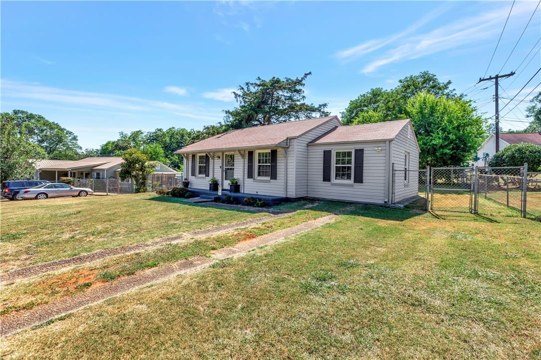 Property image 3 at 402 Elm Street, Pendleton, SC 29670