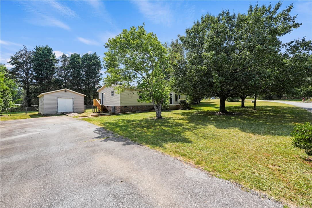 Property image 2 at 104 Sylvan Court, Easley, SC 29640