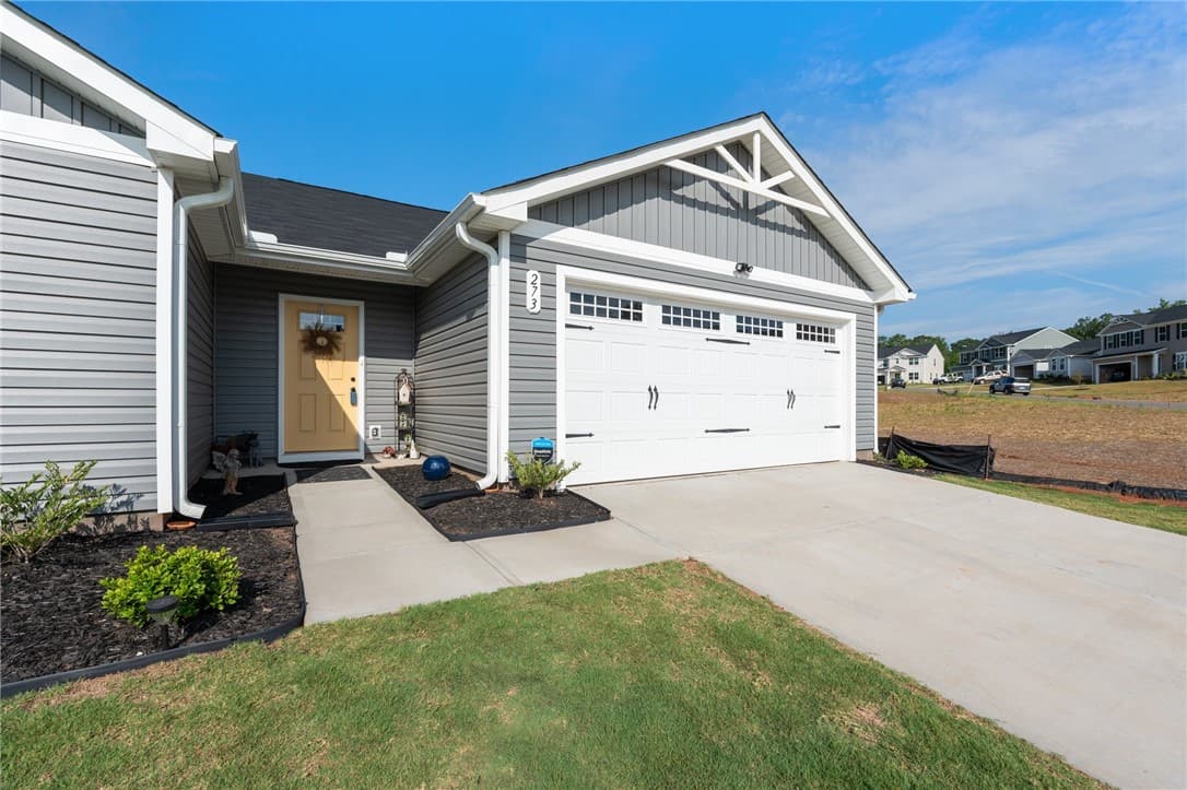 Property image 2 at 273 Utica Bend Court, Seneca, SC 29678