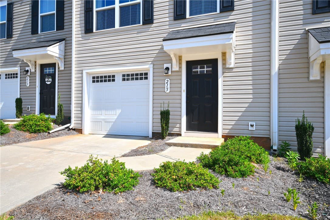 Property image 2 at 215 Brooklane Court, Easley, SC 29642