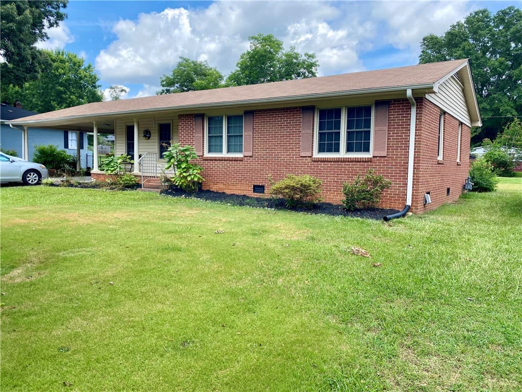Property image 1 at 114 Elm Street, Belton, SC 29627