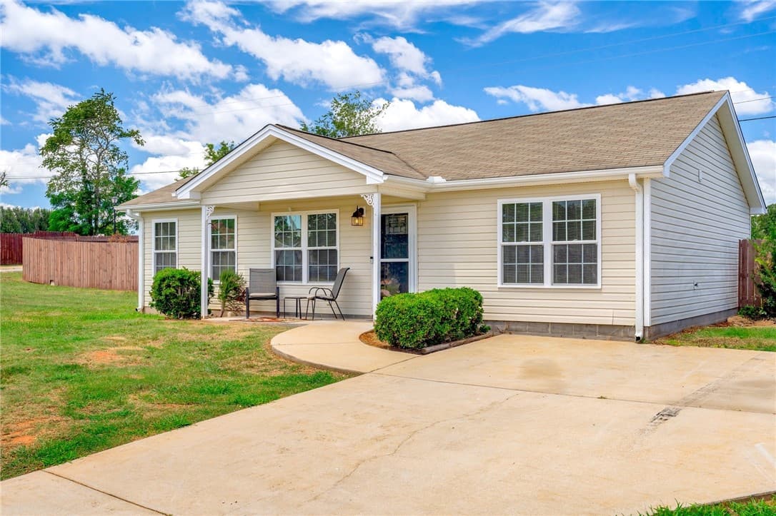 Property image 2 at 106 Flynn Drive, Anderson, SC 29626
