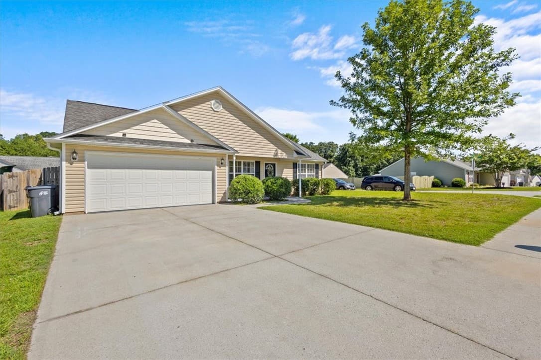 Property image 2 at 100 Apa Way, Greenville, SC 29611