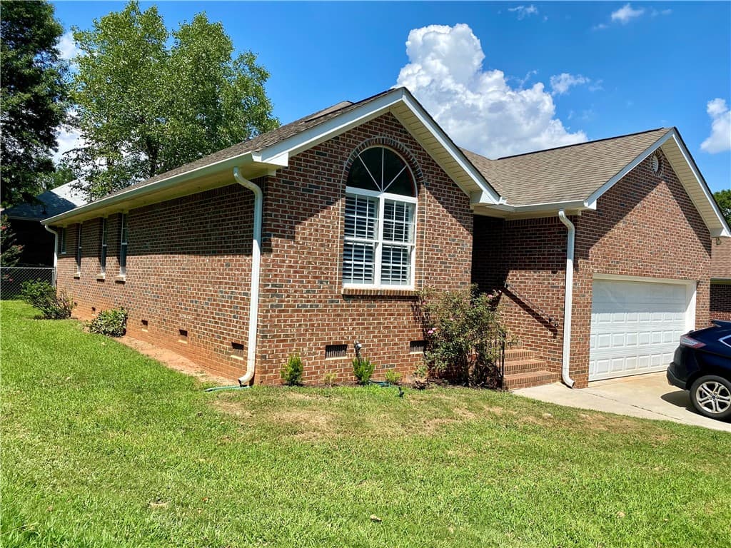 Property image 3 at 104 Woodbridge Court, Anderson, SC 29621