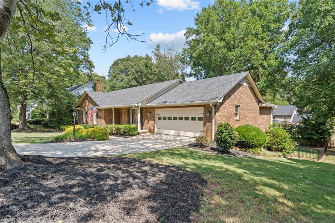 Property image 3 at 208 Silverleaf Street, Greer, SC 29650