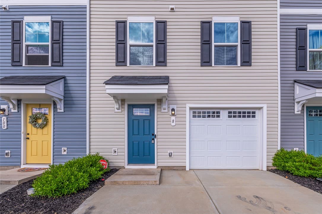 Property image 2 at 8 Bearmont Trail, Greenville, SC 29617