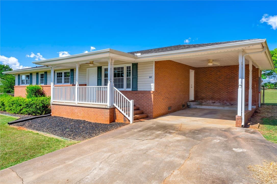Property image 3 at 307 Lavonne Avenue, Easley, SC 29642
