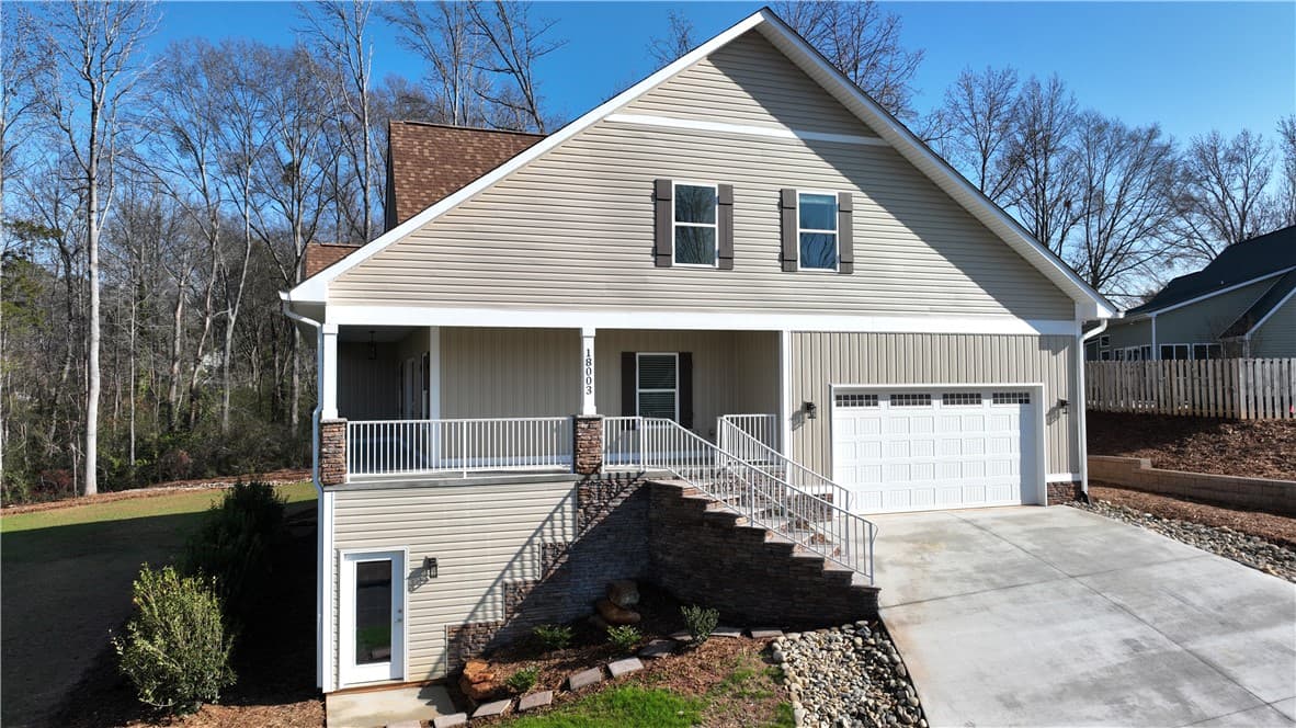 Property image 3 at 18003 Clermont Circle, Seneca, SC 29678