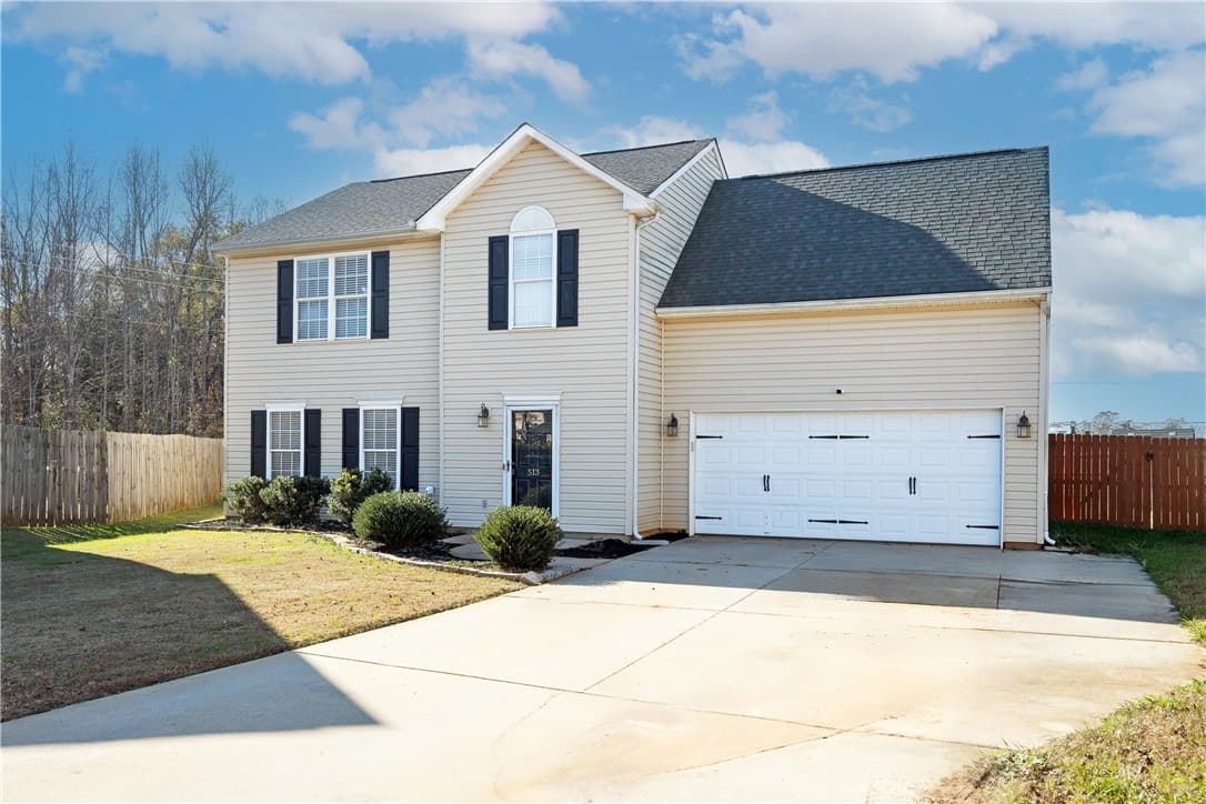 Property image 2 at 513 Flanders Court, Greenville, SC 29607