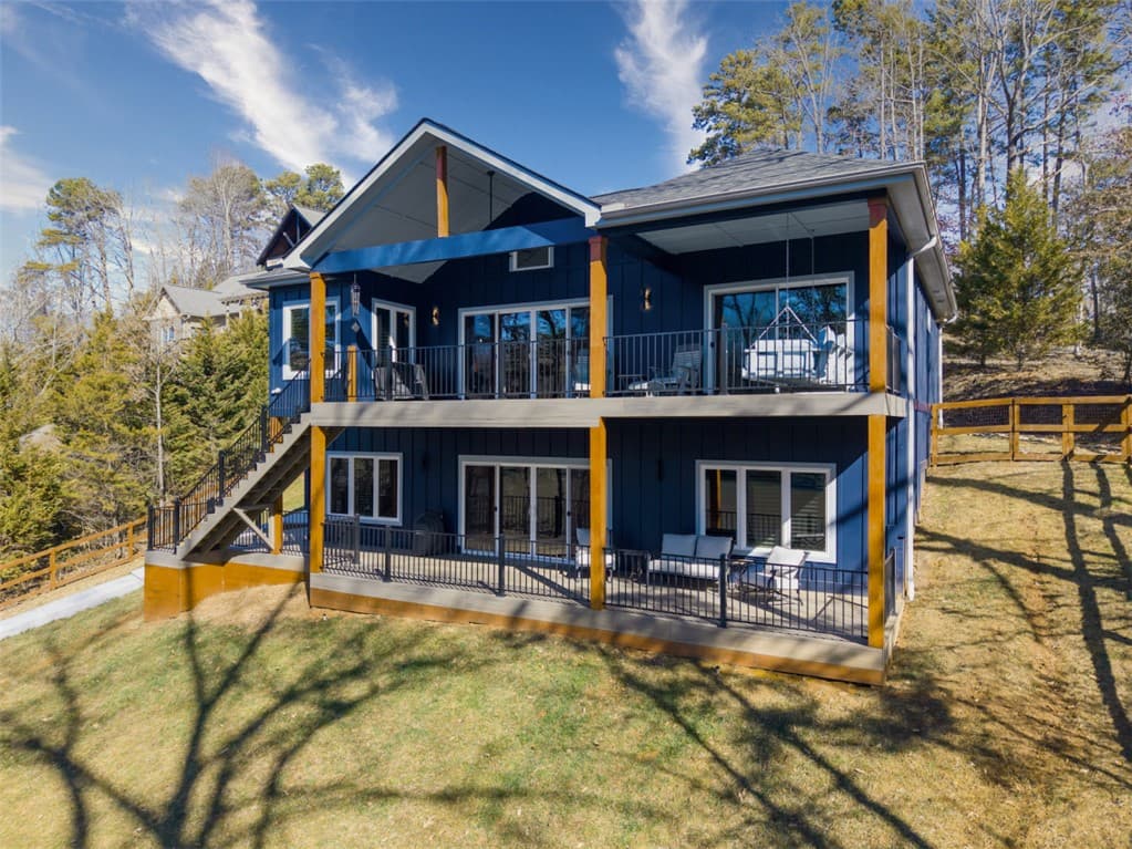 Property image 1 at 135 W Waters Edge Lane, West Union, SC 29696