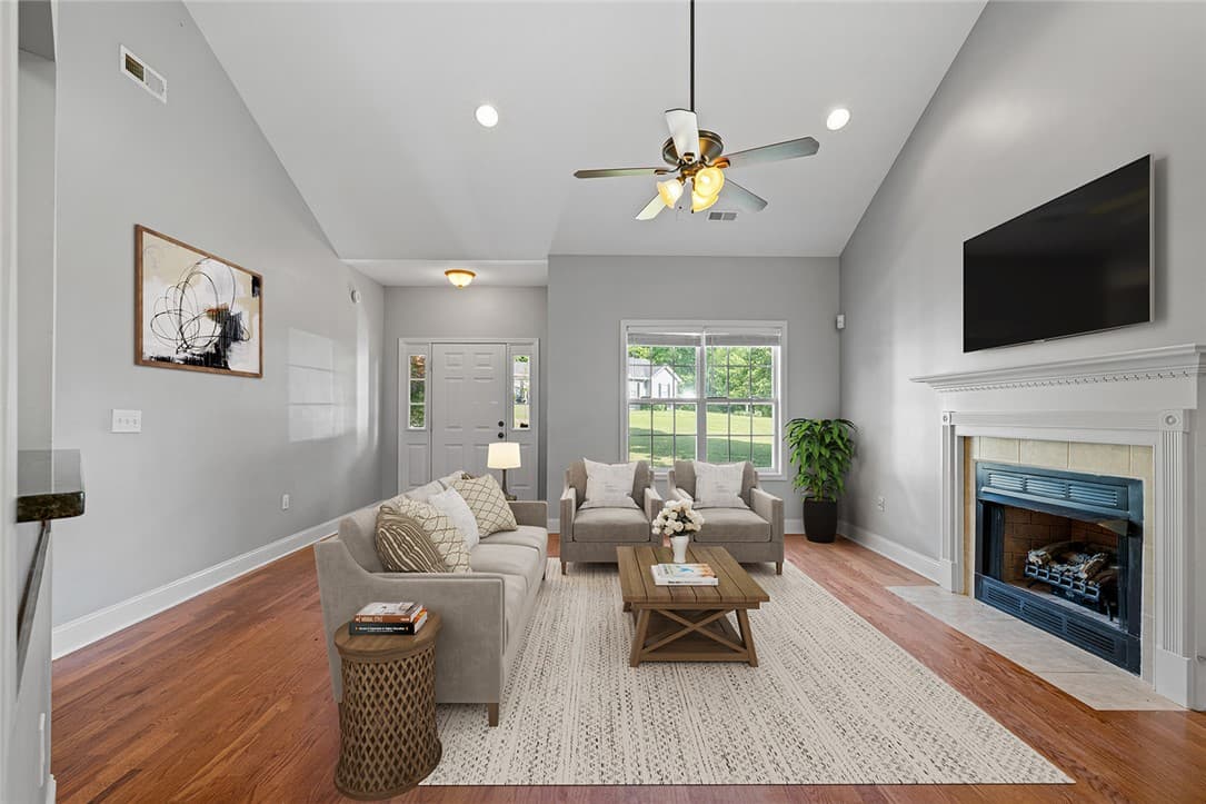 Property image 2 at 115 Cove View Court, Seneca, SC 29678