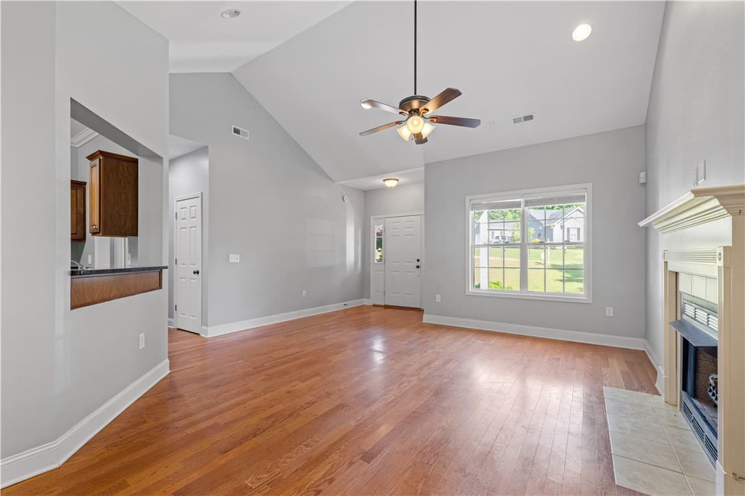 Property image 4 at 115 Cove View Court, Seneca, SC 29678
