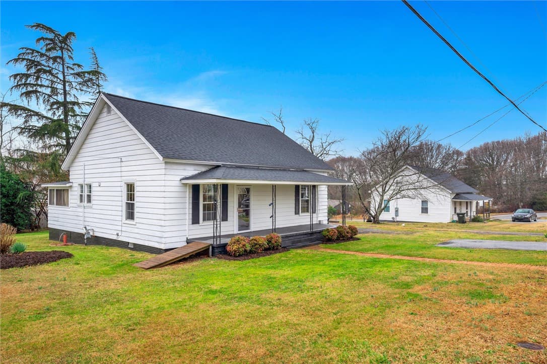Property image 3 at 102 7th Street, Easley, SC 29640